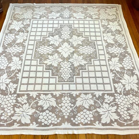 Vintage Lace Tablecloth Beige Grape Leaf Design Rectangular Dining Decor - Picture 3 of 12